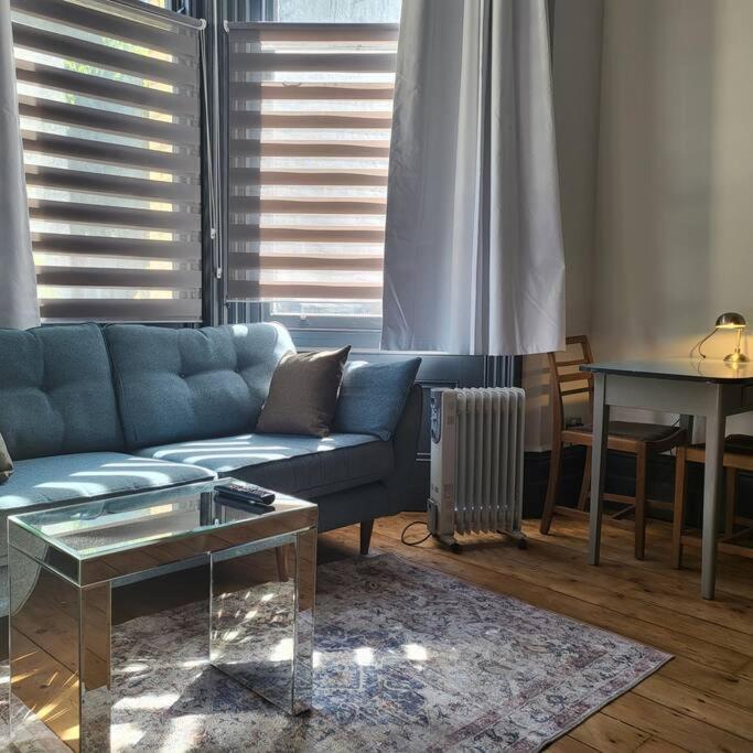 21 Mini Loft Apartment - Great Location - Comfy King Size Bed Brighton ภายนอก รูปภาพ