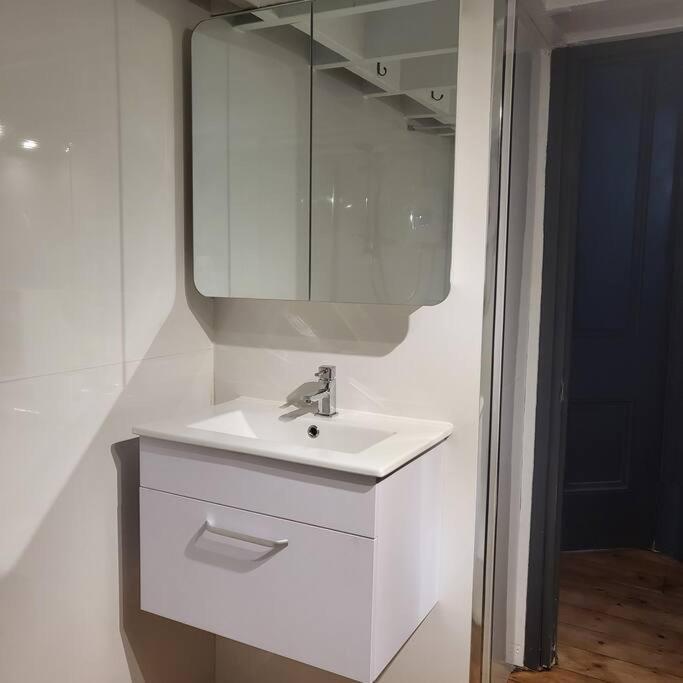 21 Mini Loft Apartment - Great Location - Comfy King Size Bed Brighton ภายนอก รูปภาพ