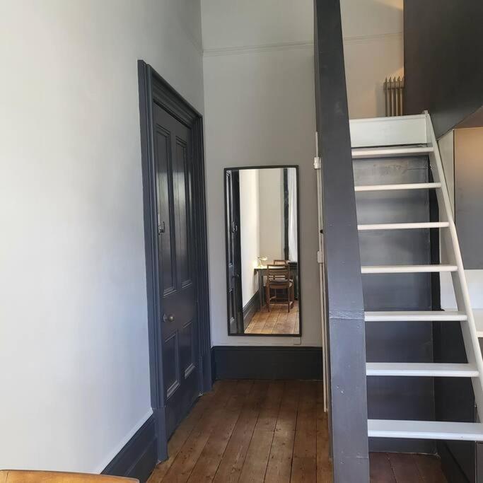 21 Mini Loft Apartment - Great Location - Comfy King Size Bed Brighton ภายนอก รูปภาพ